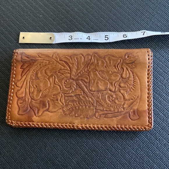 Vintage Tooled Leather Wallet - Picture 6 of 6